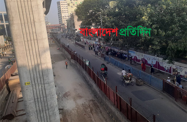 বন্ধ গণপরিবহন, তিনগুণ ভাড়া হাঁকাচ্ছেন অটোরিকশা চালকরা