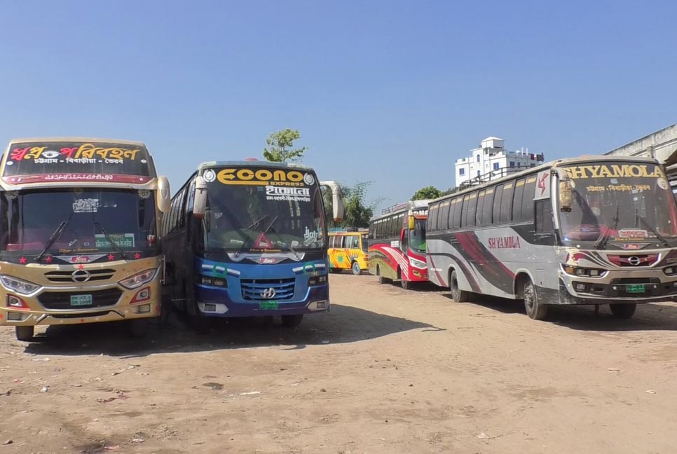 চলছে না দূরপাল্লার বাস, বিপাকে যাত্রীরা