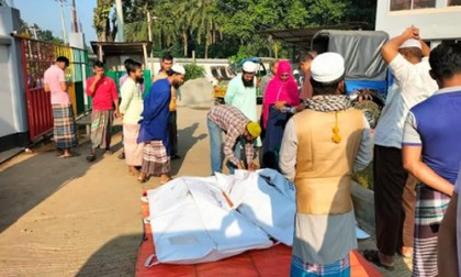 গাজীপুরে মুরগিবাহী পিকআপ চাপায় তিনজন নিহত
