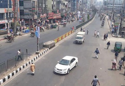 রাজধানীতে সড়কে নেই গণপরিবহন, ভোগান্তিতে মানুষ