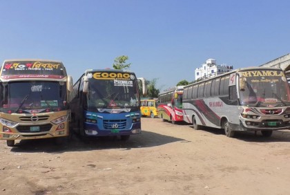 চলছে না দূরপাল্লার বাস, বিপাকে যাত্রীরা