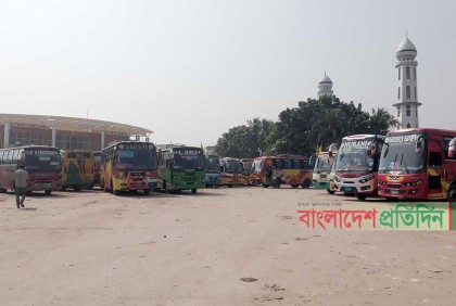 গণপরিবহন বন্ধে রংপুরে চরম ভোগান্তি