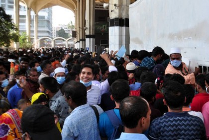 কমলাপুর রেলস্টেশনে উপচেপড়া ভিড়, টিকিট শেষ


