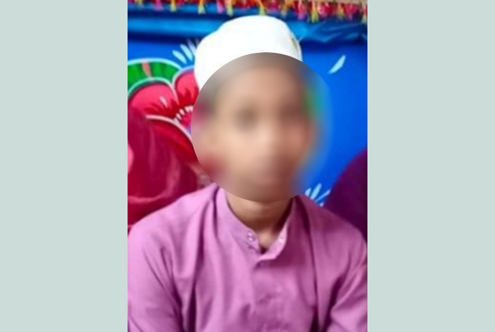 হিফজখানায় শিশু শিক্ষার্থীকে চেইন দিয়ে বেঁধে নির্যাতন