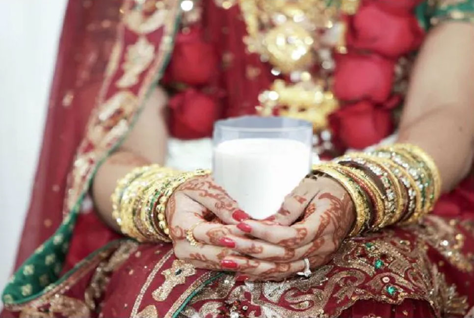 বাসর রাতে জামাই অজ্ঞান হতেই সব নিয়ে পালালেন বউ!