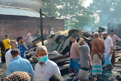 শরীয়তপুরে বাজারে ২০ দোকান পুড়ে ছাই