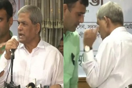 বক্তব্যের সময় হট্টগোল, ক্ষুব্ধ ফখরুল

