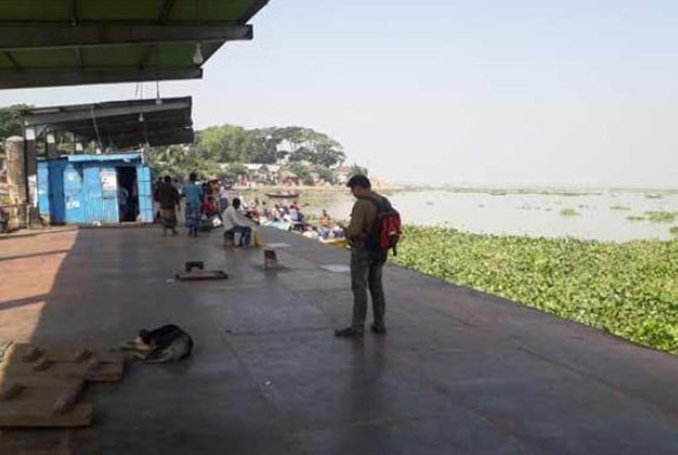 চাঁদপুর থেকে বিভিন্ন রুটে লঞ্চ চলাচল বন্ধ