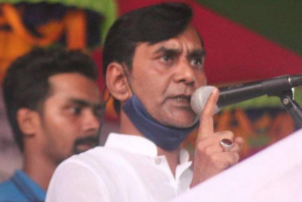 নৌকায় ভোট না দিলে কেন্দ্রে আসার দরকার নেই, বললেন চেয়ারম্যান 


