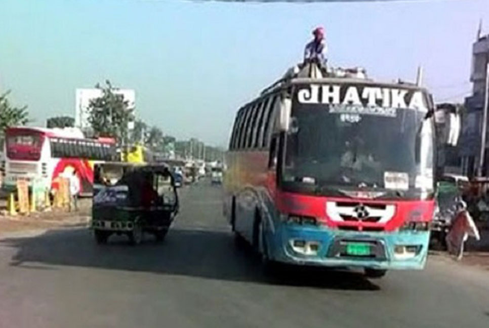নাটোরে পরিবহন ধর্মঘট শেষে যানবাহন চলাচল শুরু