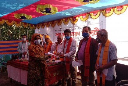 মধুপুরে করোনায় ক্ষতিগ্রস্তদের মাঝে সহায়তা প্রদান
