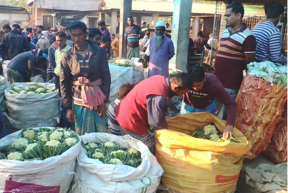 ঝিনাইদহে কমছে না সবজির দাম