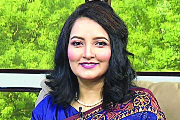 দেশে ফিরলেন মুনমুন