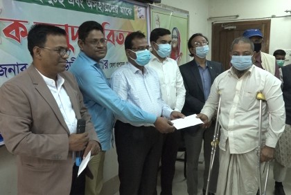 বরিশালে করোনায় ক্ষতিগ্রস্তদের মাঝে সহায়তা প্রদান