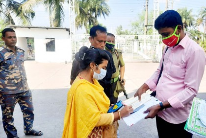সান্তাহারে প্লাস্টিকের বস্তা ব্যবহারে জরিমানা 