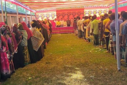 ভালুকায় টিকাকেন্দ্রগুলোতে উপচেপড়া ভিড়