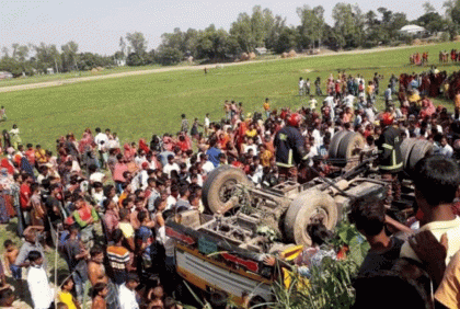 শাহজাদপুরে ট্রাক উল্টে নিহত ২