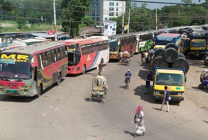 পাটুরিয়ায় যানবাহনের দীর্ঘ সারি, ভোগান্তি চরমে