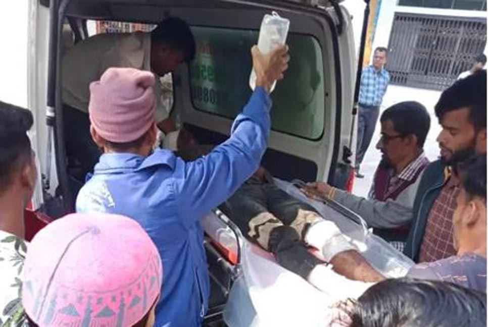 মাদারীপুরে দুই চেয়ারম্যান প্রার্থীর সংঘর্ষে আহত ২০