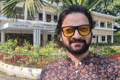 বাবার জন্য গান লিখলেন সাইমন সাদিক