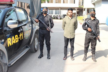 সিদ্ধিরগঞ্জে র‍্যাবের হাতে ভুয়া এসআই আটক