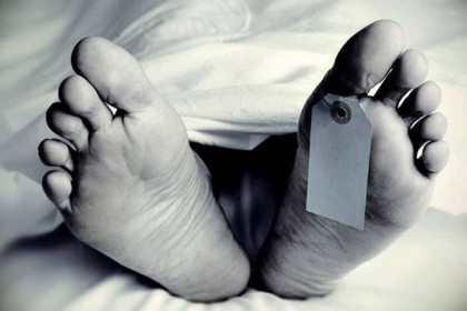 স্বামীর মোটরসাইকেল থেকে পড়ে স্কুলশিক্ষিকা নিহত