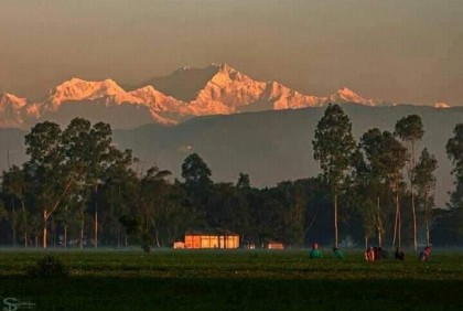 ভোরের চা খেতে খেতে কাঞ্চনজঙ্ঘা