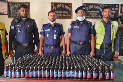 পুলিশের ৩৬৯ বোতল ফেন্সিডিল উদ্ধার