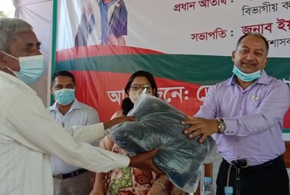 বান্দরবানে প্রধানমন্ত্রীর শীতবস্ত্র বিতরণ