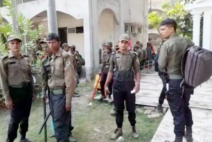 লক্ষ্মীপুরে ইউপি নির্বাচনের সরঞ্জাম বিতরণ