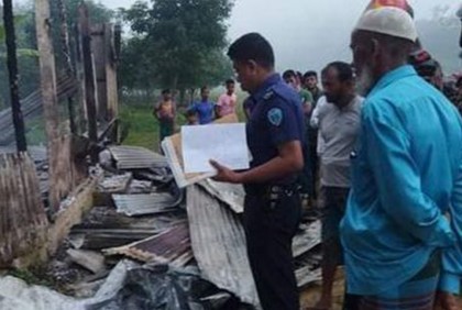 লামায় নৌকা প্রতীকের অফিসে দুর্বৃত্তদের অগ্নিসংযোগ
