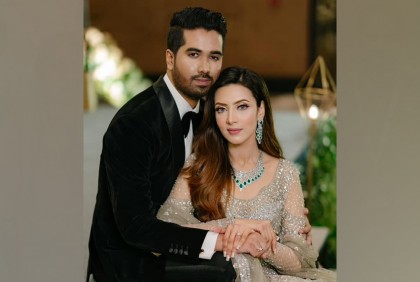 'বিশেষ মানুষ'কে প্রকাশ্যে এনেই সুখবর দিলেন মিম!
