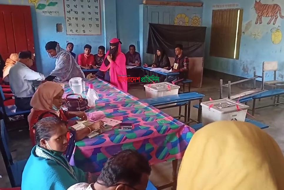 নেত্রকোনায় ২৫টি ইউনিয়নে সুশৃঙ্খলভাবে চলছে ভোটগ্রহণ 