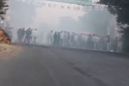 সীতাকুণ্ডে দুই প্রার্থীর সমর্থকদের সংঘর্ষ, মহাসড়ক অবরোধ 