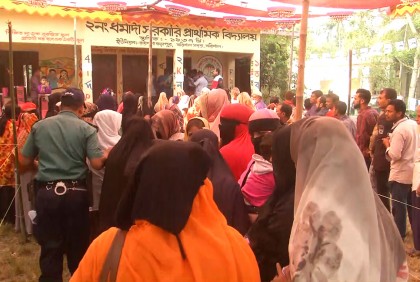 বরিশালের ১২ ইউনিয়নে ভোটগ্রহণ চলছে, ভোটারের ব্যাপক উপস্থিতি