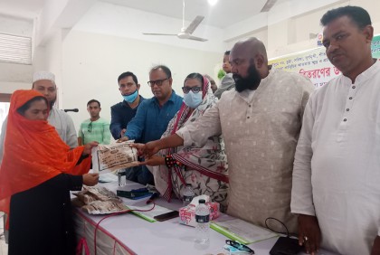 সোনাতলায় কৃষকদের মাঝে বিনামূল্যে বীজ ও সার বিতরণ