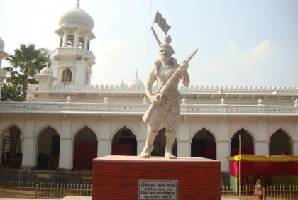 ১০৫ বছরে কারমাইকেল কলেজ