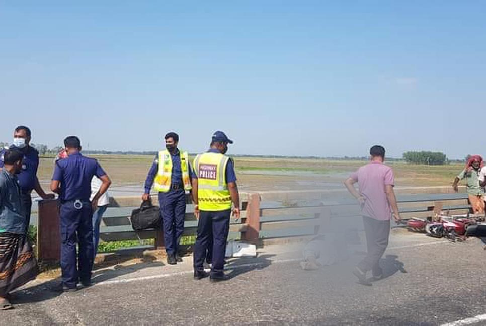 নাটোরে সড়ক দুর্ঘটনায় স্কুল শিক্ষক নিহত