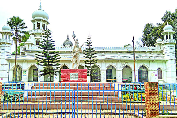 ১০৬ বছরে কারমাইকেল কলেজ