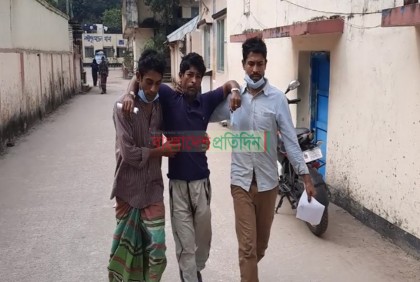 প্রেমিকার কাছে ভাড়া চাওয়ায় রিকশাচালককে নির্যাতন!