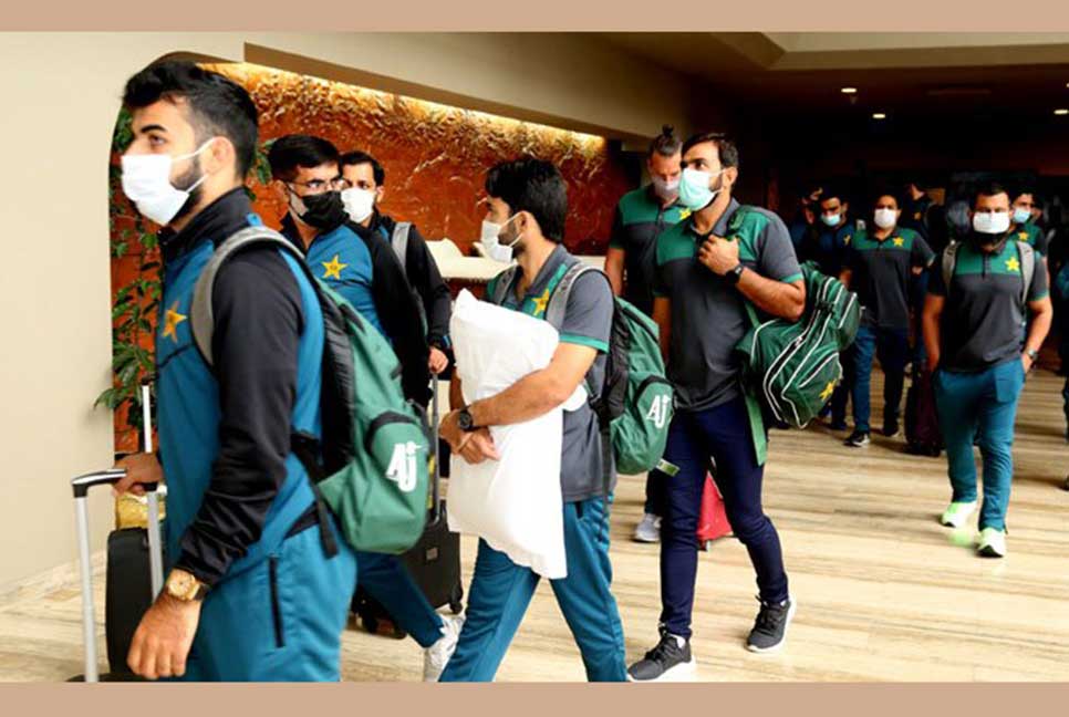 বালিশ কোলে নিয়ে ঢাকায় এলেন রিজওয়ান, রহস্য কী?

