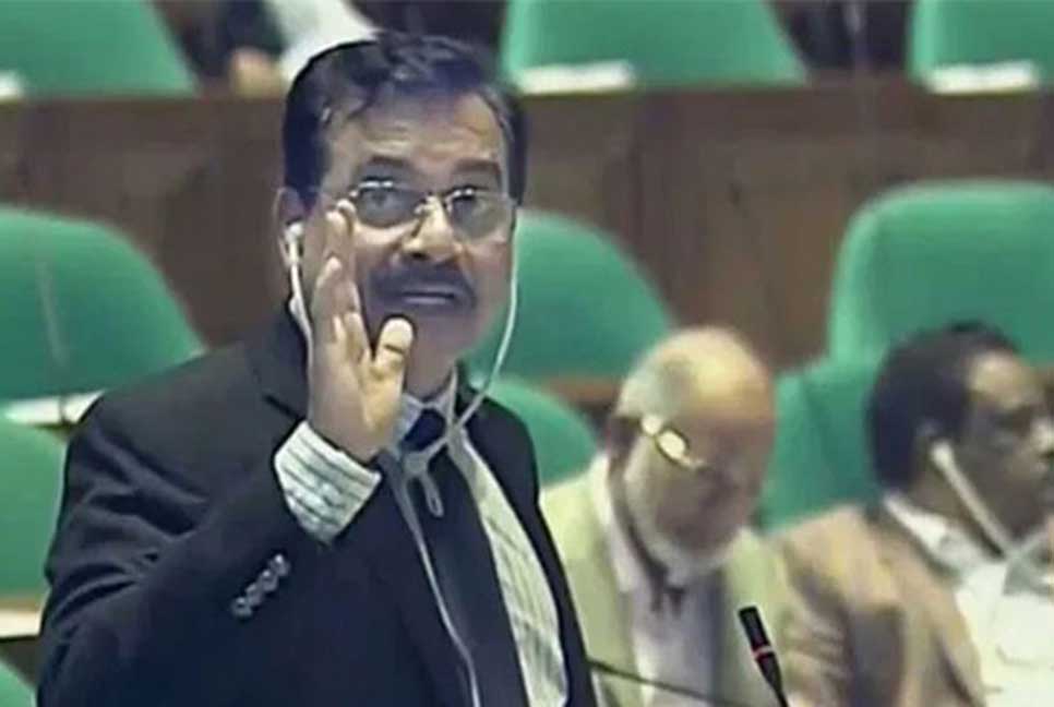 তোপের মুখে বক্তব্য প্রত্যাহার, ওয়াকআউট করলেন বিএনপির এমপি হারুন

