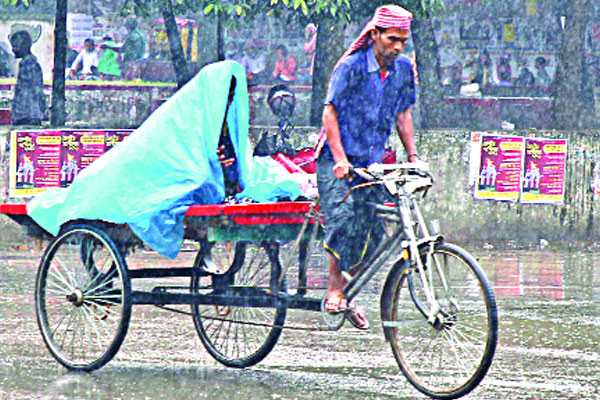 গুঁড়িগুঁড়ি বৃষ্টি শীতের আভাস
