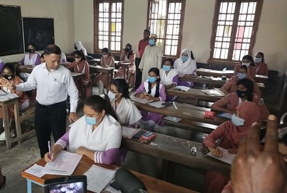 বরিশালে সুষ্ঠু পরিবেশে এসএসসি পরীক্ষা 