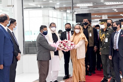 দেশে ফিরলেন প্রধানমন্ত্রী


