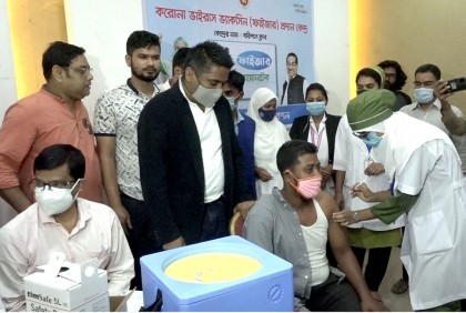 বরিশালে এইচএসসি পরীক্ষার্থীদের টিকা প্রদান শুরু