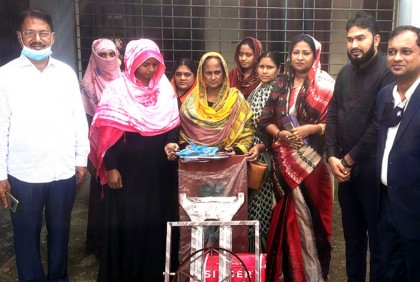 
কলাপাড়ায় অসহায় ও দুস্থ নারীরা পেলো সেলাই মেশিন 