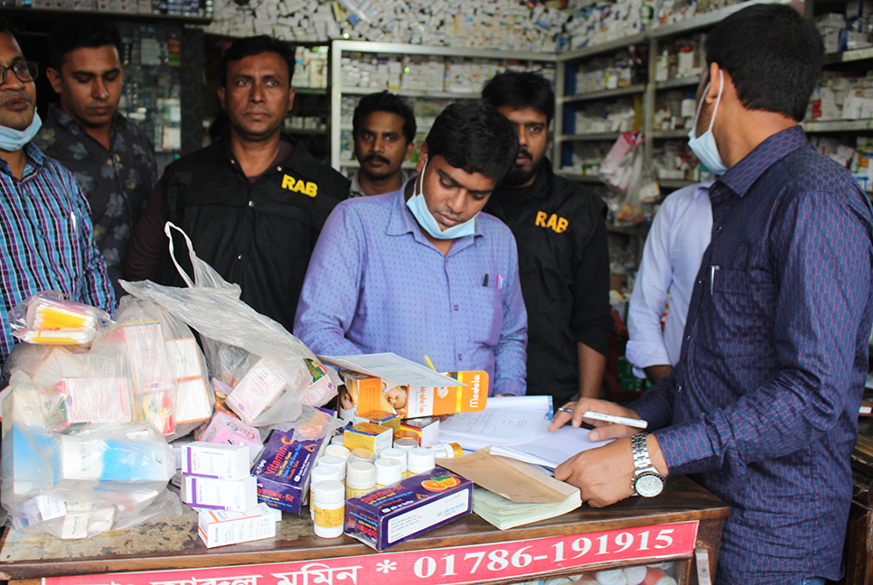 সিরাজগঞ্জে খাদ্যে ভেজাল দেওয়ায় ৩ লাখ টাকা জরিমানা