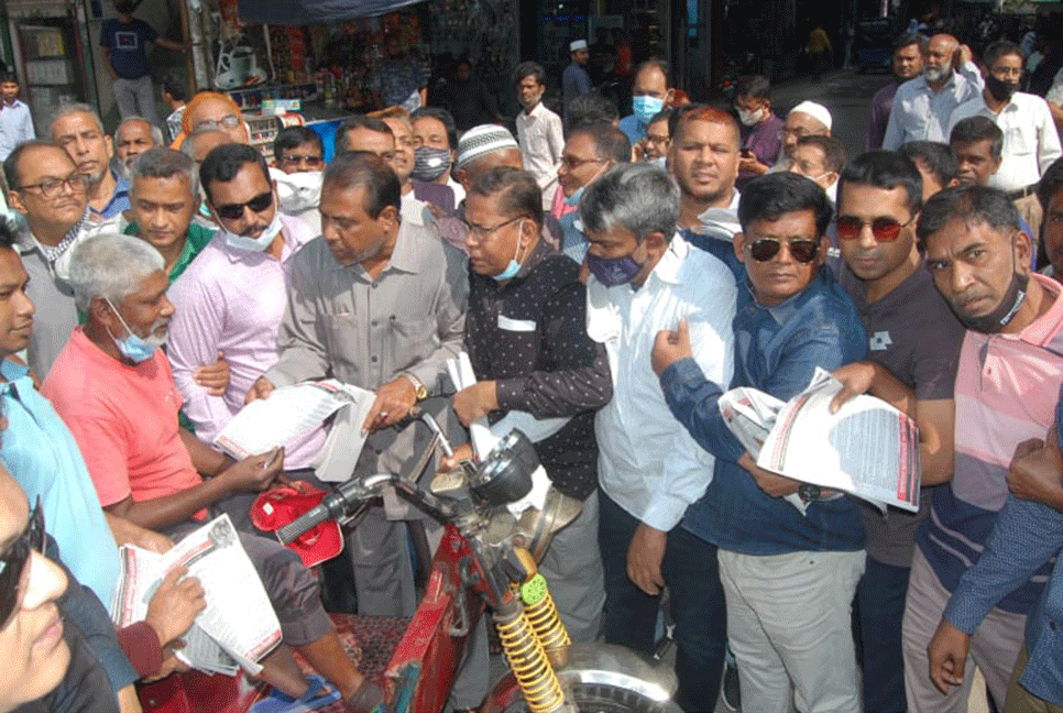 দ্রব্যমূল্য বৃদ্ধির প্রতিবাদে বগুড়ায় বিএনপির লিফলেট বিতরণ
