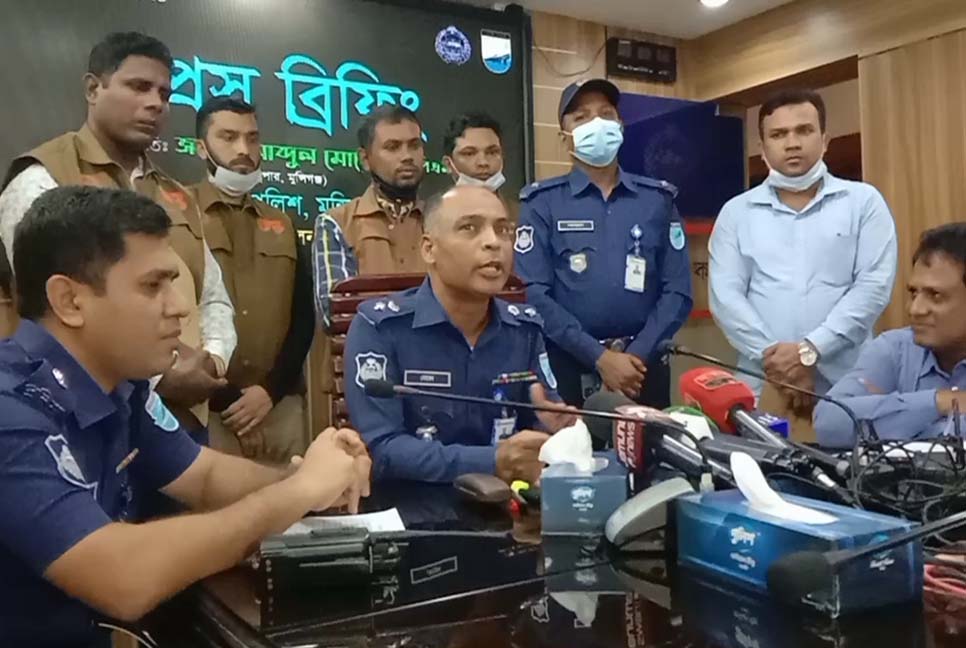 পুলিশে চাকরি দেওয়ার কথা বলে প্রতারণা, গ্রেফতার ১